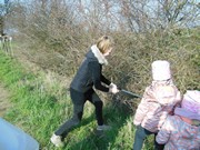 Ukliďme Česko - ukliďme cestu do lesa